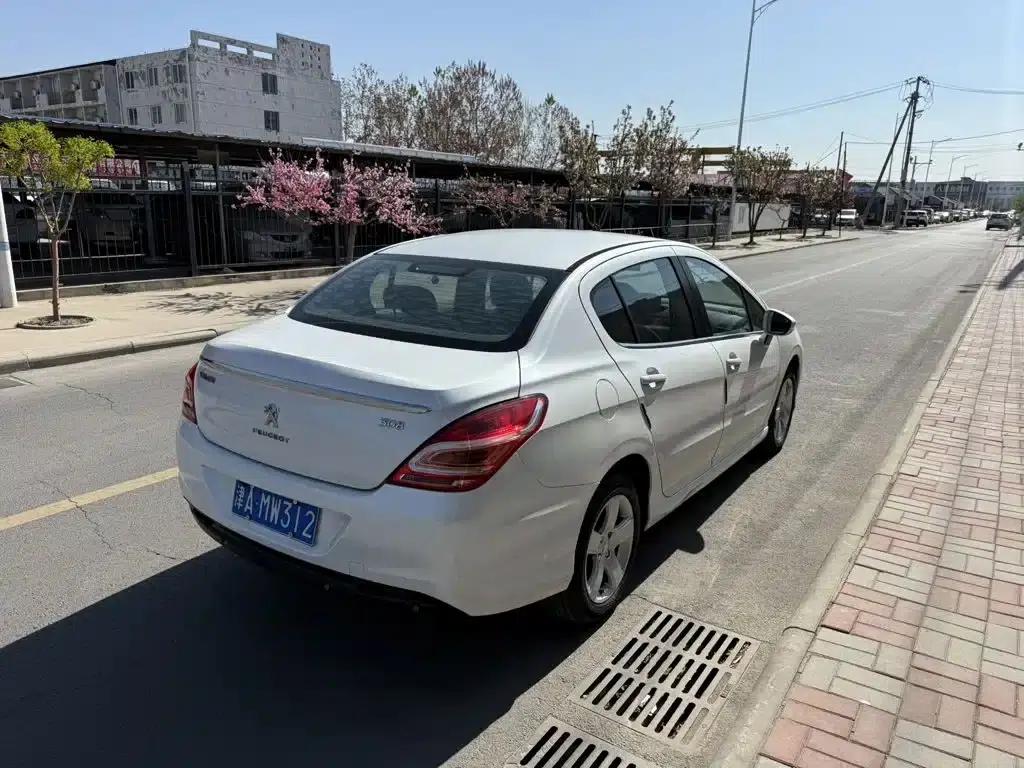 Peugeot 308 2013 1.6L Manual Premium Edition — миниатюра 4