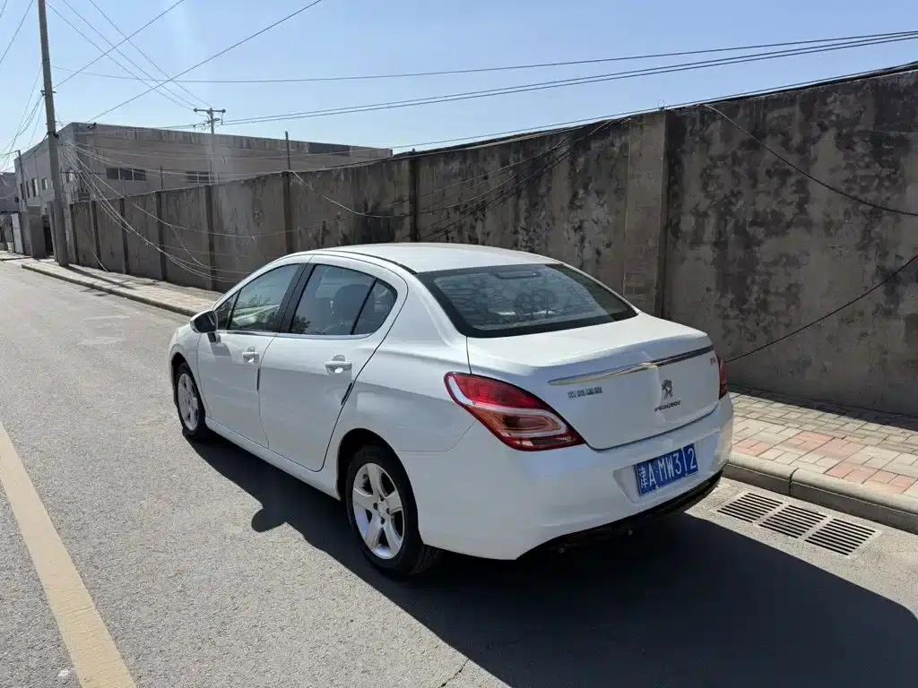 Peugeot 308 2013 1.6L Manual Premium Edition — миниатюра 6