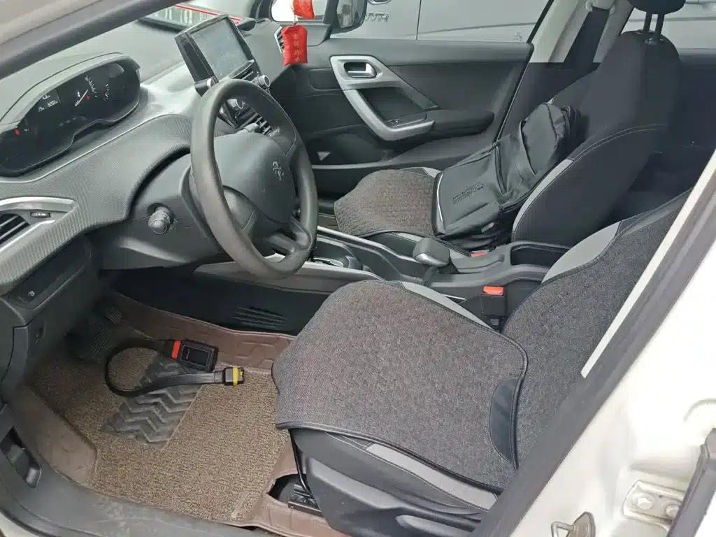 Peugeot 2008 2014 Model 1.6L Automatic Trend Edition — миниатюра 11