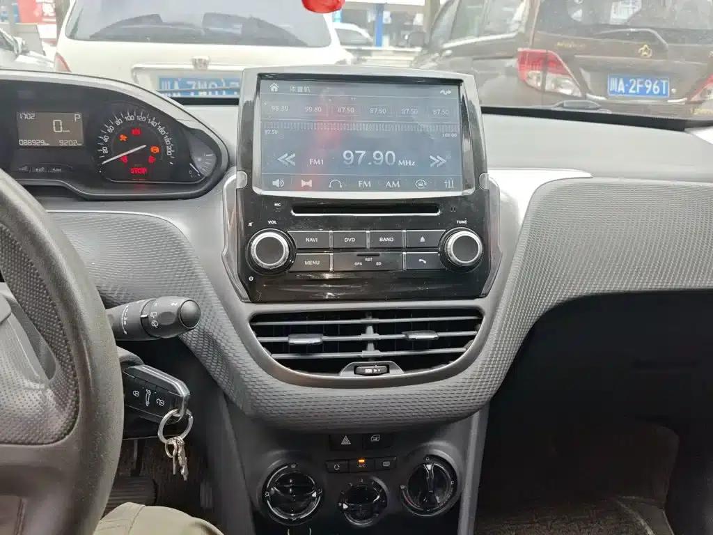 Peugeot 2008 2014 Model 1.6L Automatic Trend Edition — миниатюра 9