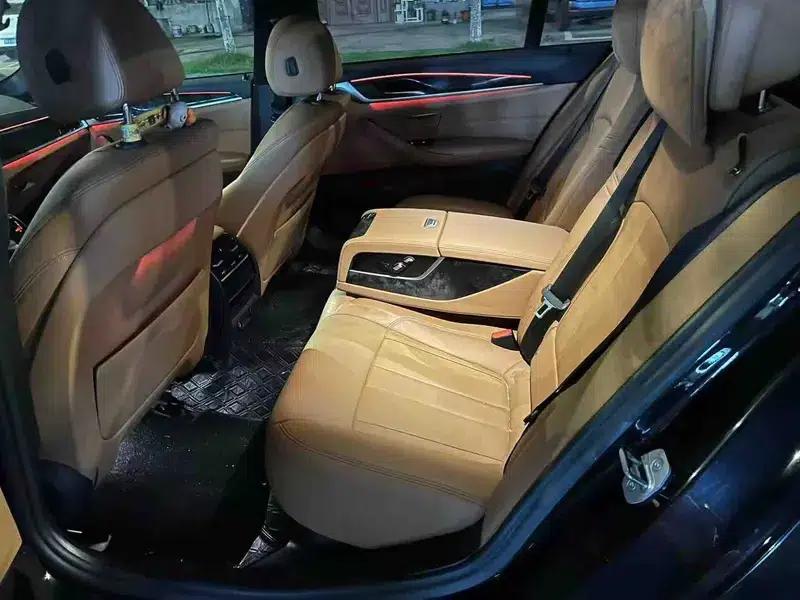 2018 BMW 5 Series 530Li Leading Edition M Sport Package — миниатюра 9