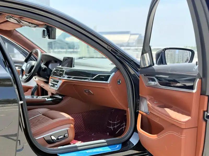 2019 BMW 7 Series 740Li xDrive Executive Luxury Package — миниатюра 9
