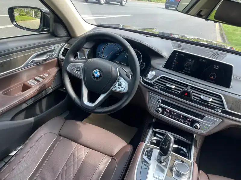 2018 BMW 7 Series 740Li Leading Edition M Sport Package — миниатюра 12