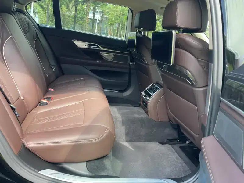 2018 BMW 7 Series 740Li Leading Edition M Sport Package — миниатюра 17