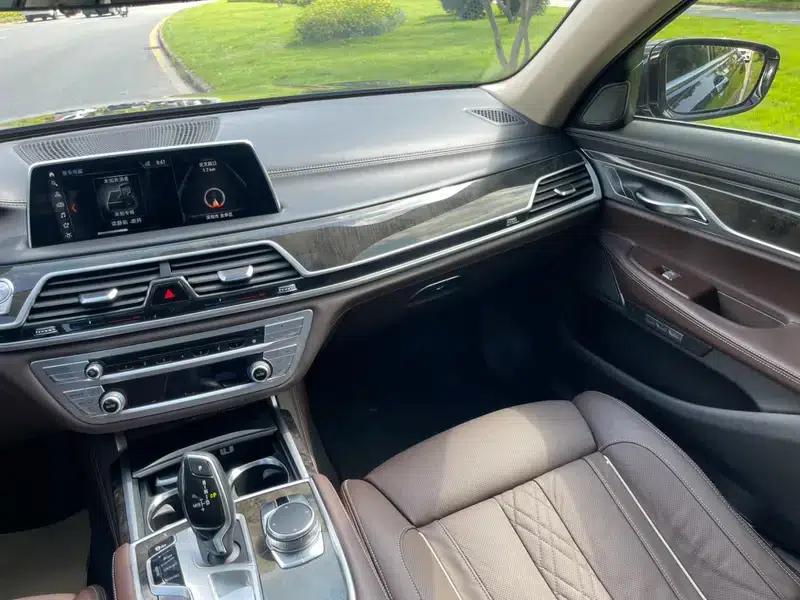 2018 BMW 7 Series 740Li Leading Edition M Sport Package — миниатюра 9
