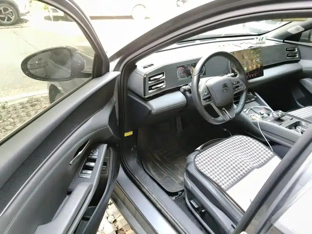 Qin L 2024 DM-i 120KM Leading Edition — миниатюра 13