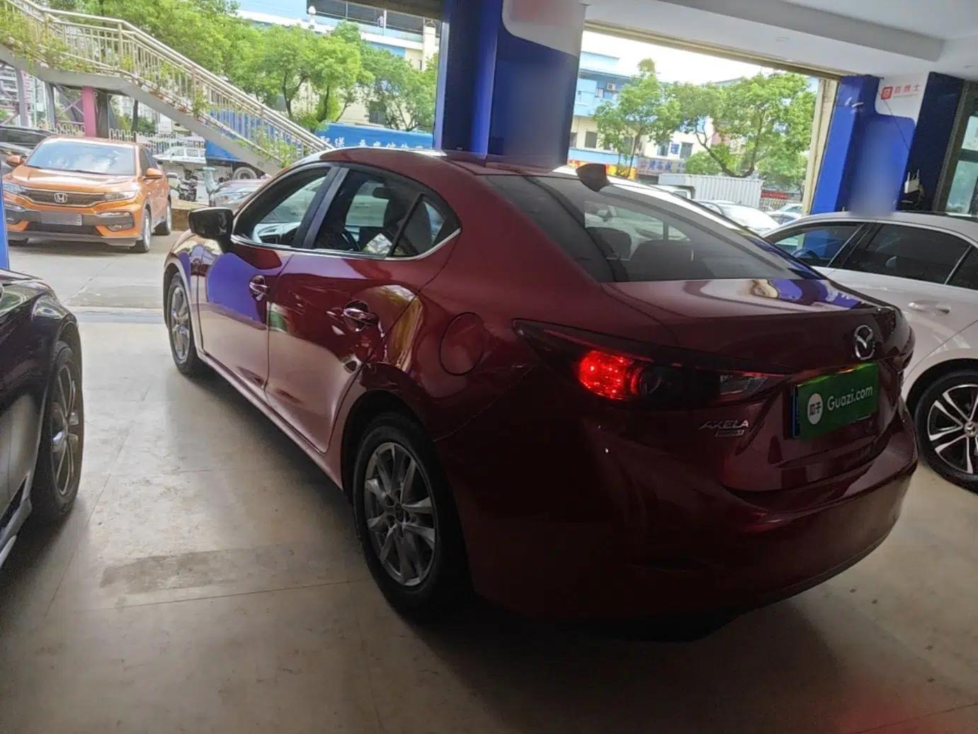 Mazda 3 Axela 2014 Sedan 1.5L Automatic Luxury Model — миниатюра 4