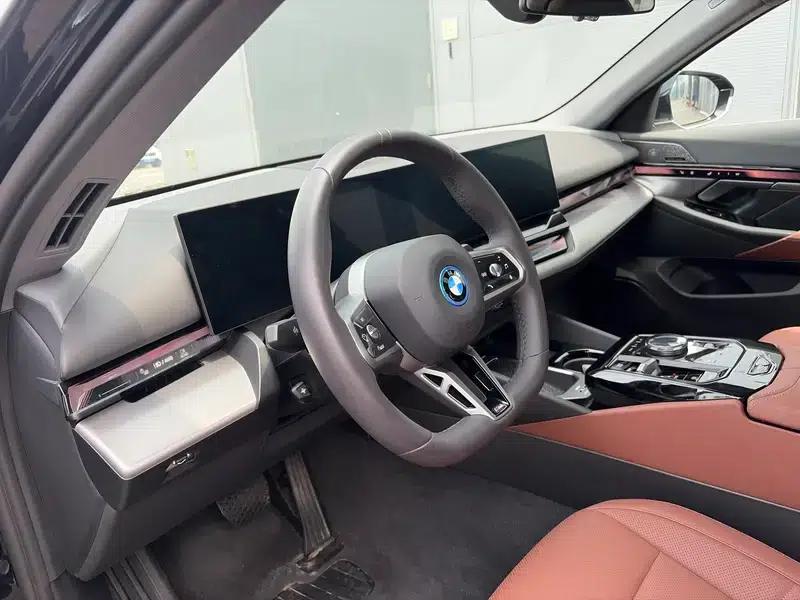 BMW i5 2025 eDrive40L M Sport Package — миниатюра 9