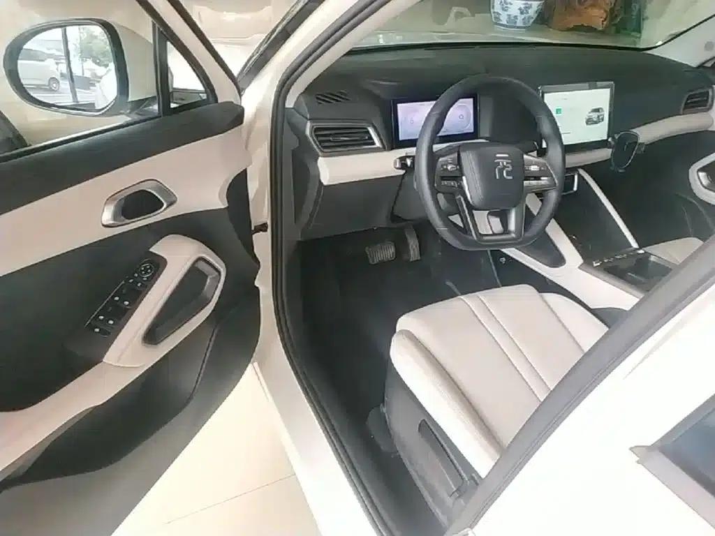 Yuan UP 2025 301KM Navigator — миниатюра 16