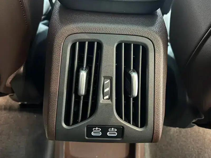 BMW iX1 2024 eDrive25L X Design Package — миниатюра 10