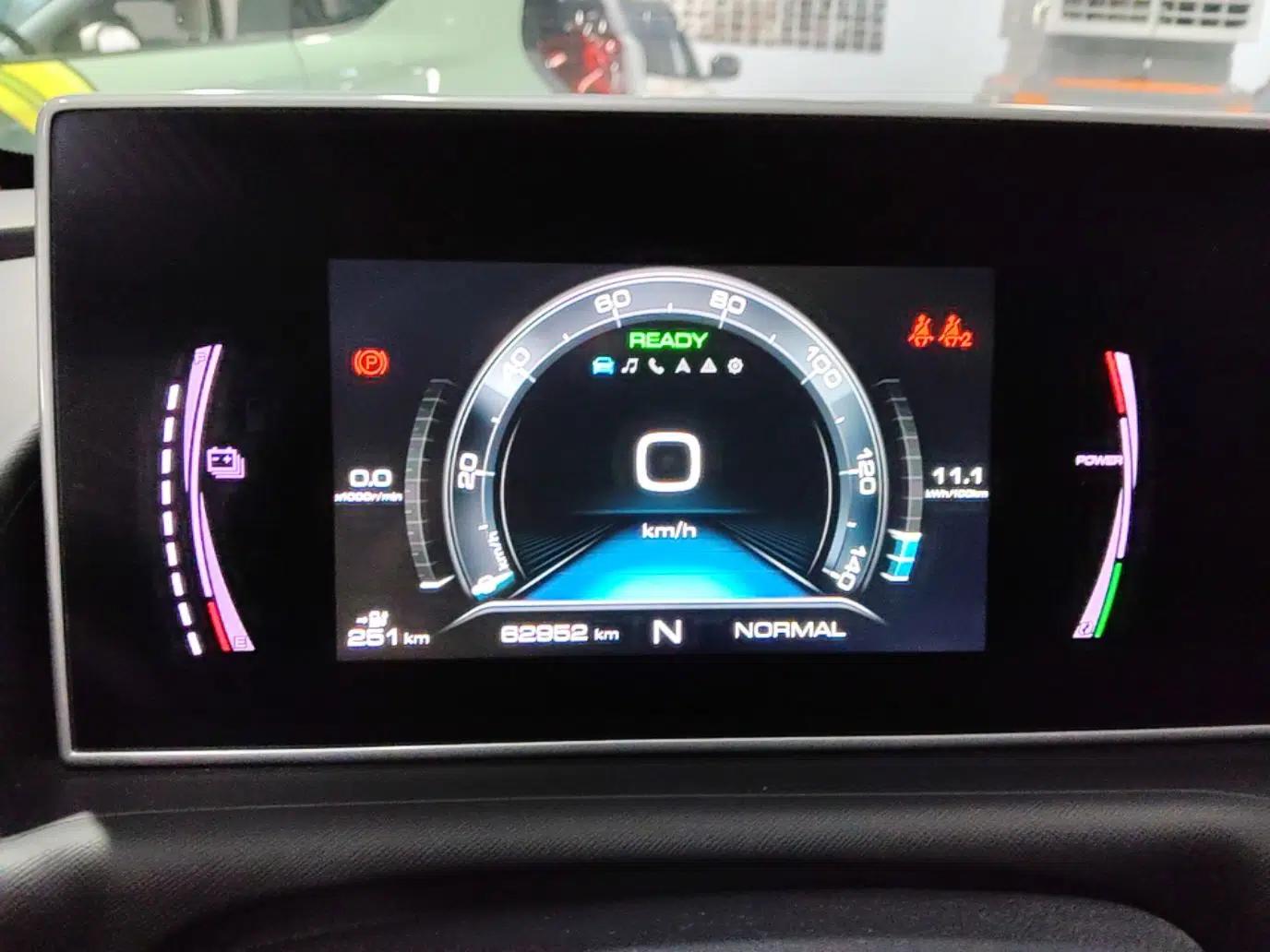 ORA White Cat 2022 Upgraded Model 305km Range Luxury Version Lithium-Ion Battery — миниатюра 14