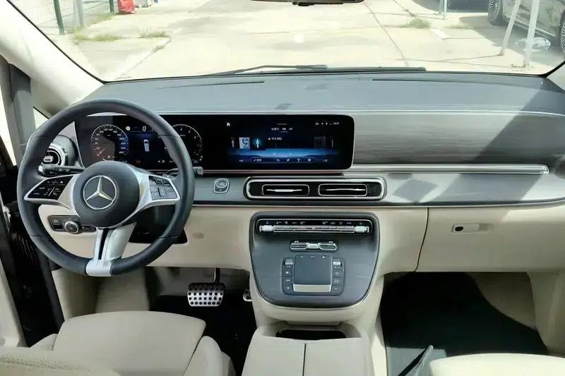 Mercedes-Benz V-Class 2024 V 300 L Long Wheelbase Luxury Edition — миниатюра 4
