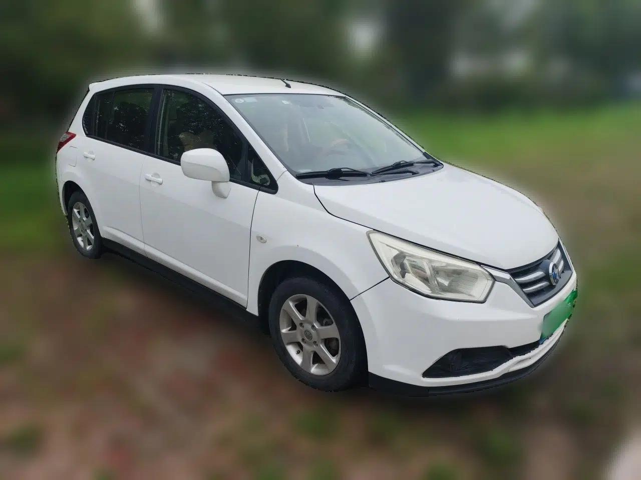 Venucia R50 2015 1.6L Automatic Fashion Edition — миниатюра 3