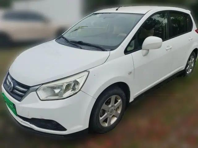Venucia R50 2015 1.6L Automatic Fashion Edition