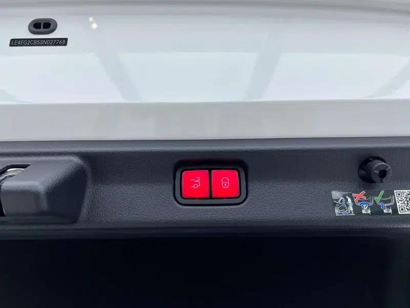Mercedes-Benz EQE 2025 EQE 500 4MATIC Pioneer Edition — миниатюра 6