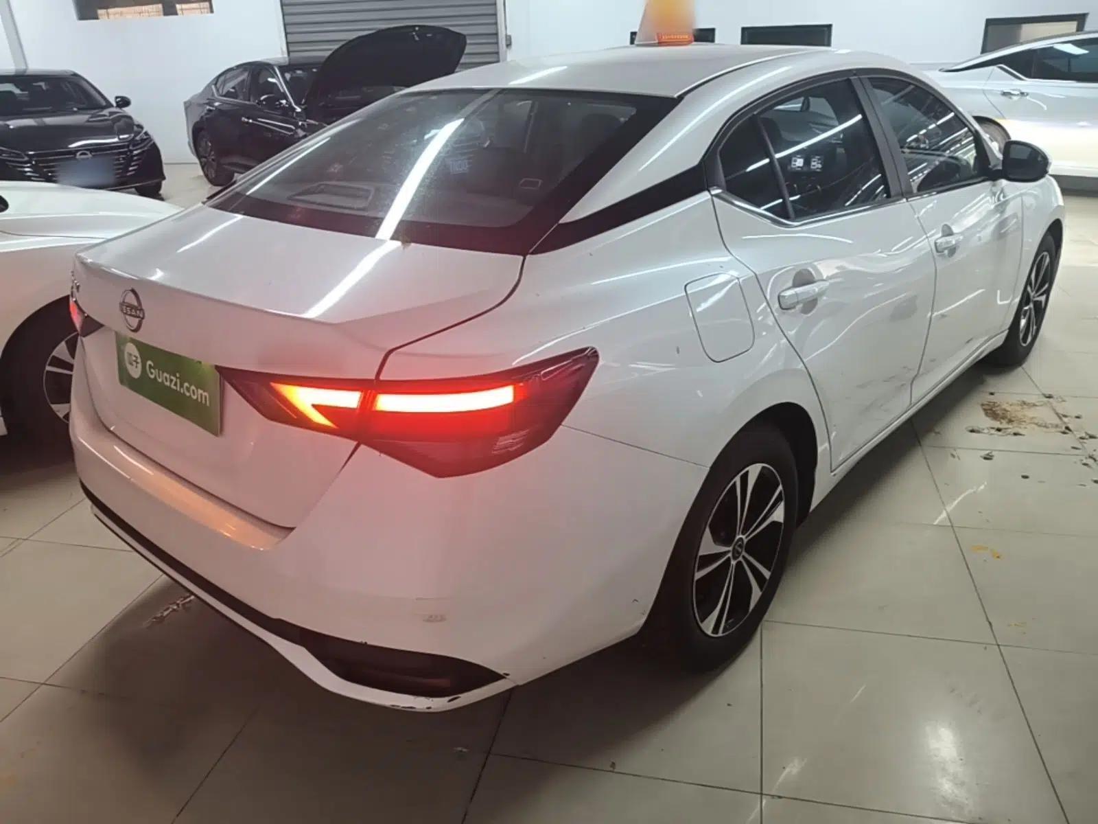 Nissan Sylphy 2023 1.6L CVT Enjoyment Edition — миниатюра 6