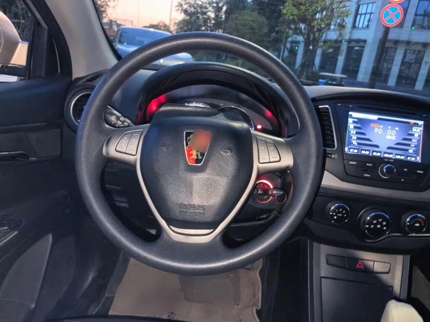 Roewe 350 2013 350C 1.5L Automatic Xunyue Edition — миниатюра 10