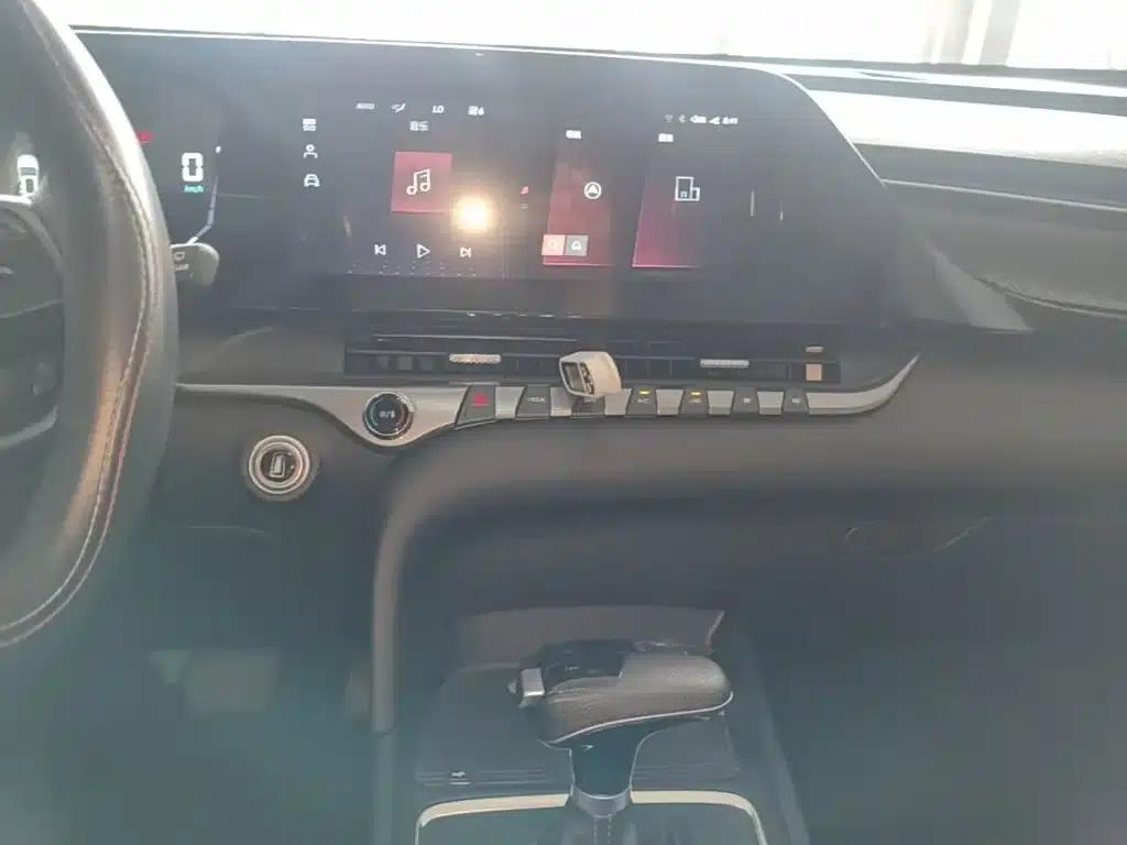 Bestune T55 2023 1.5T Automatic Leap Forward Edition — миниатюра 13