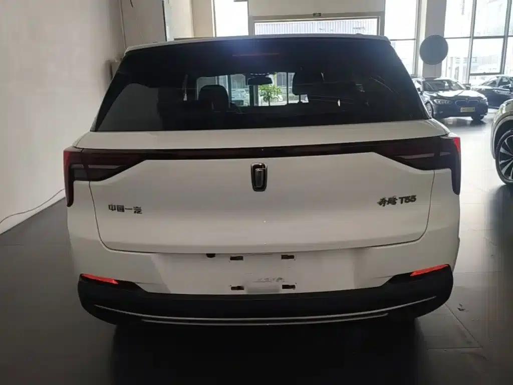 Bestune T55 2023 1.5T Automatic Leap Forward Edition — миниатюра 6