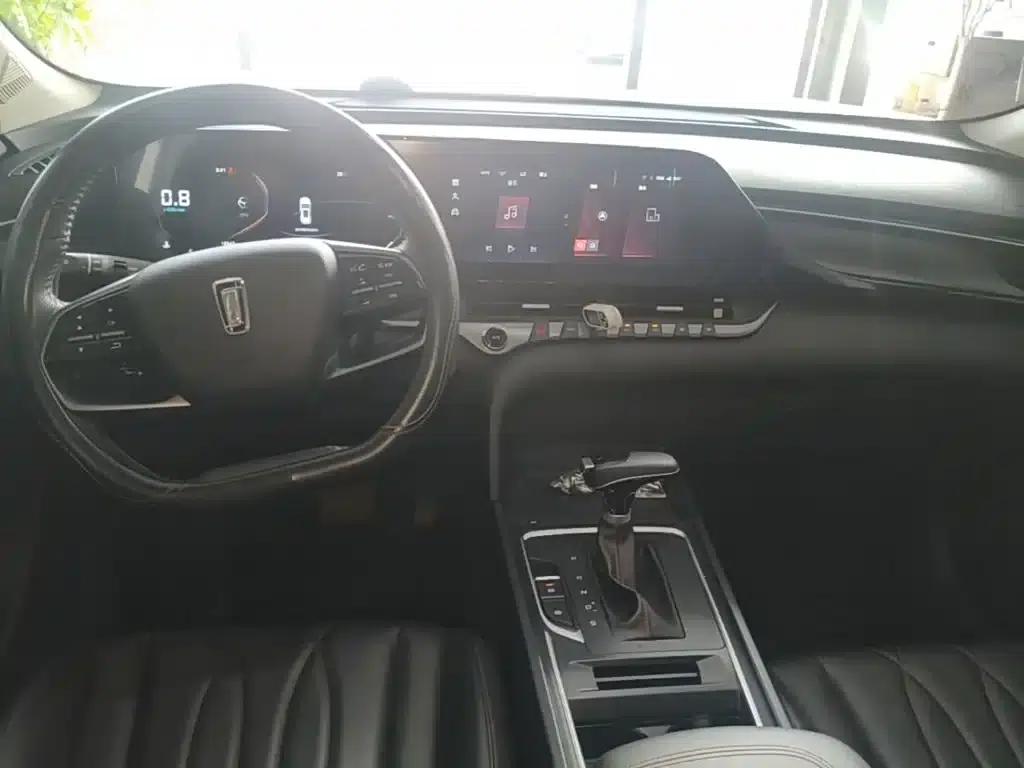 Bestune T55 2023 1.5T Automatic Leap Forward Edition — миниатюра 10