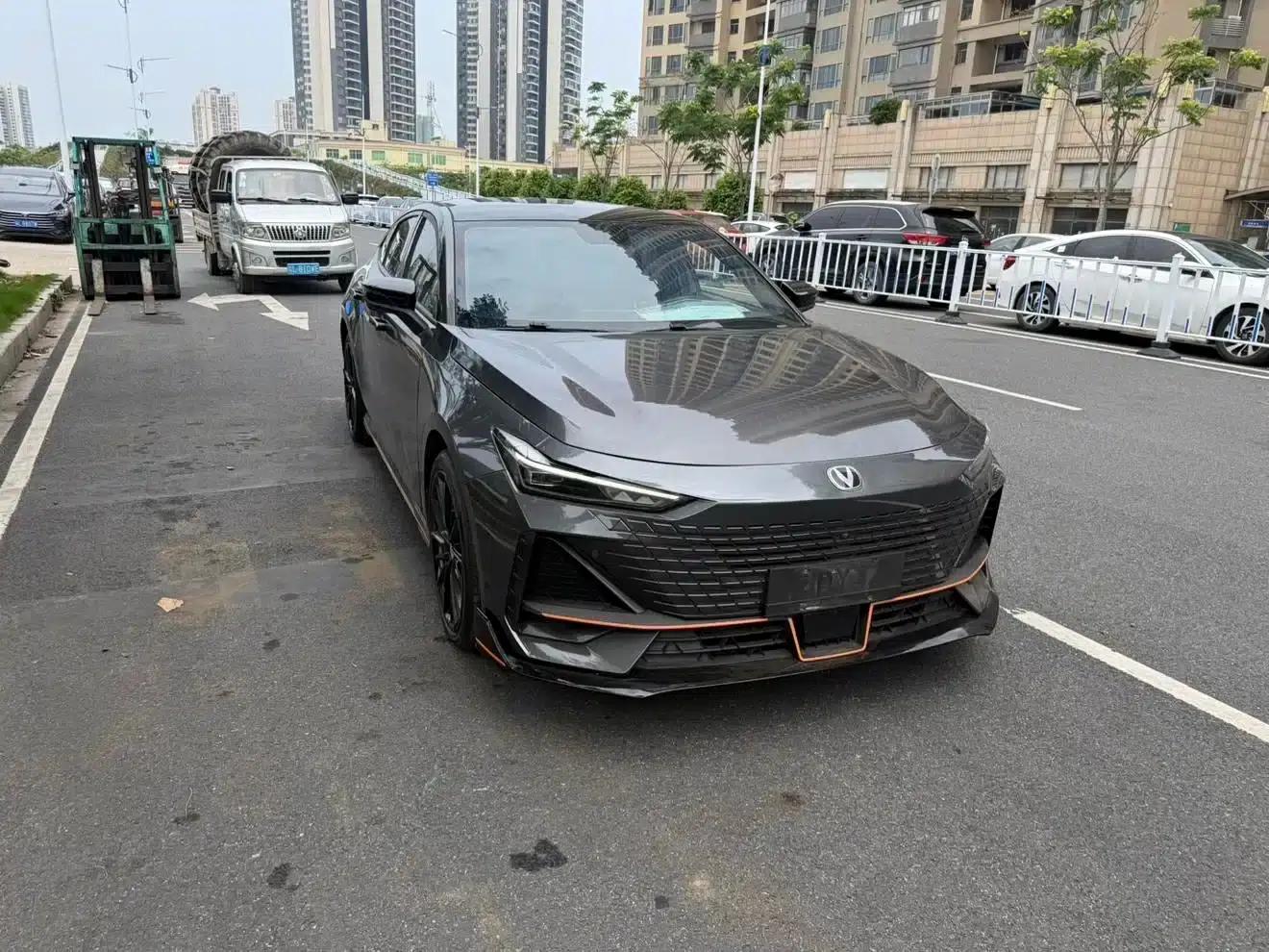 Changan UNI-V 2022 1.5T Sport Edition — миниатюра 3