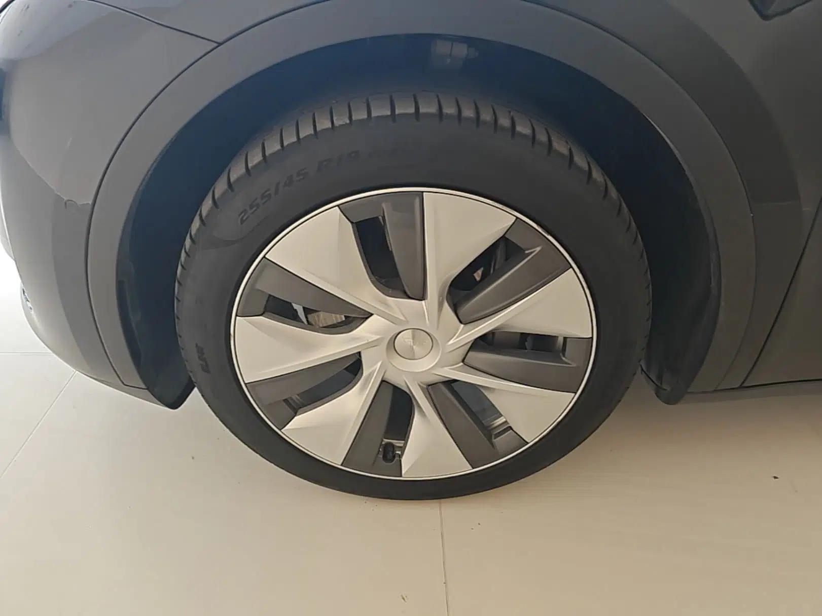 Tesla Model Y 2022 Revised Version Rear-Wheel Drive — миниатюра 10