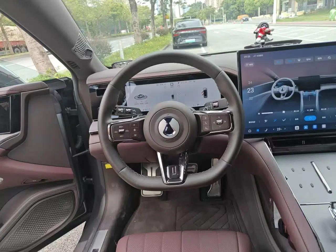 Denza Z9GT 2024 1100 Four-Wheel Drive Max Edition — миниатюра 18
