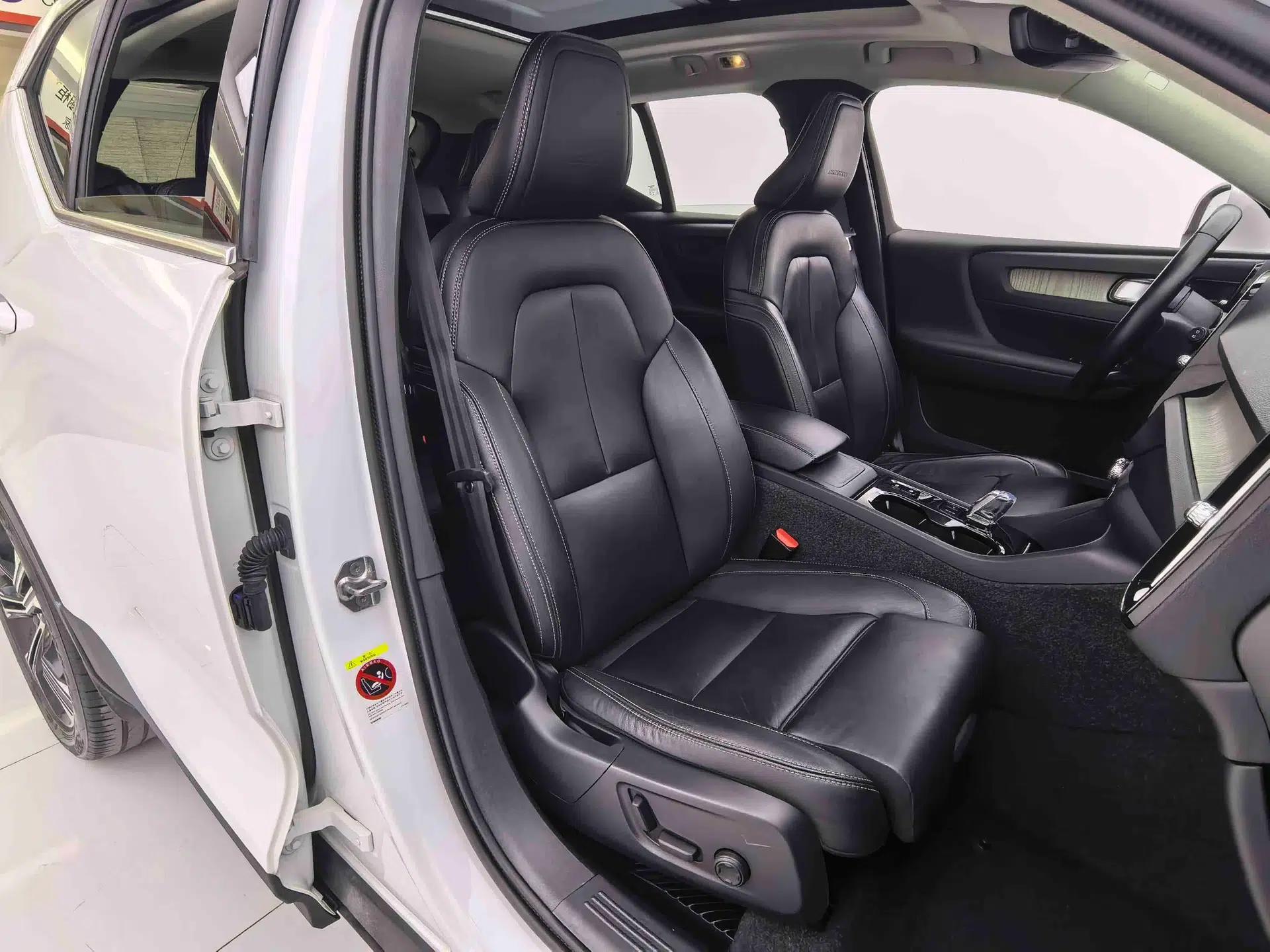 Volvo XC40 2020 T4 4x4 Zhiya Luxury Edition — миниатюра 25