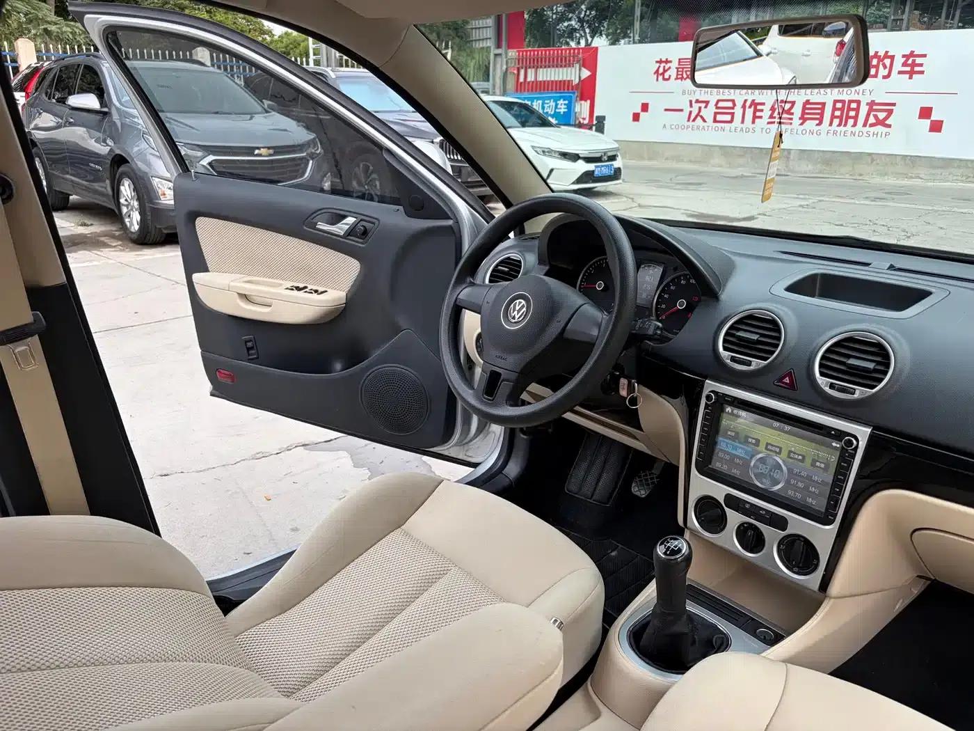 2013 Volkswagen Lavida Classic 1.6L Manual Fashion Edition — миниатюра 11
