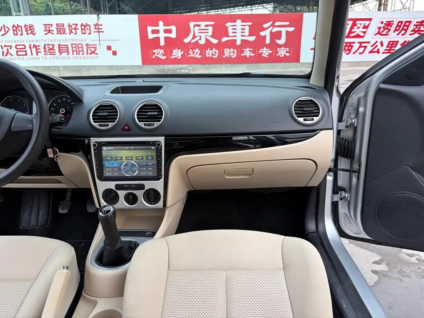 2013 Volkswagen Lavida Classic 1.6L Manual Fashion Edition — миниатюра 12
