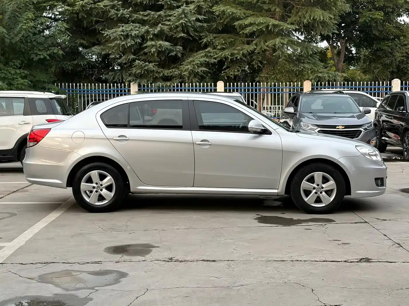 2013 Volkswagen Lavida Classic 1.6L Manual Fashion Edition — миниатюра 16
