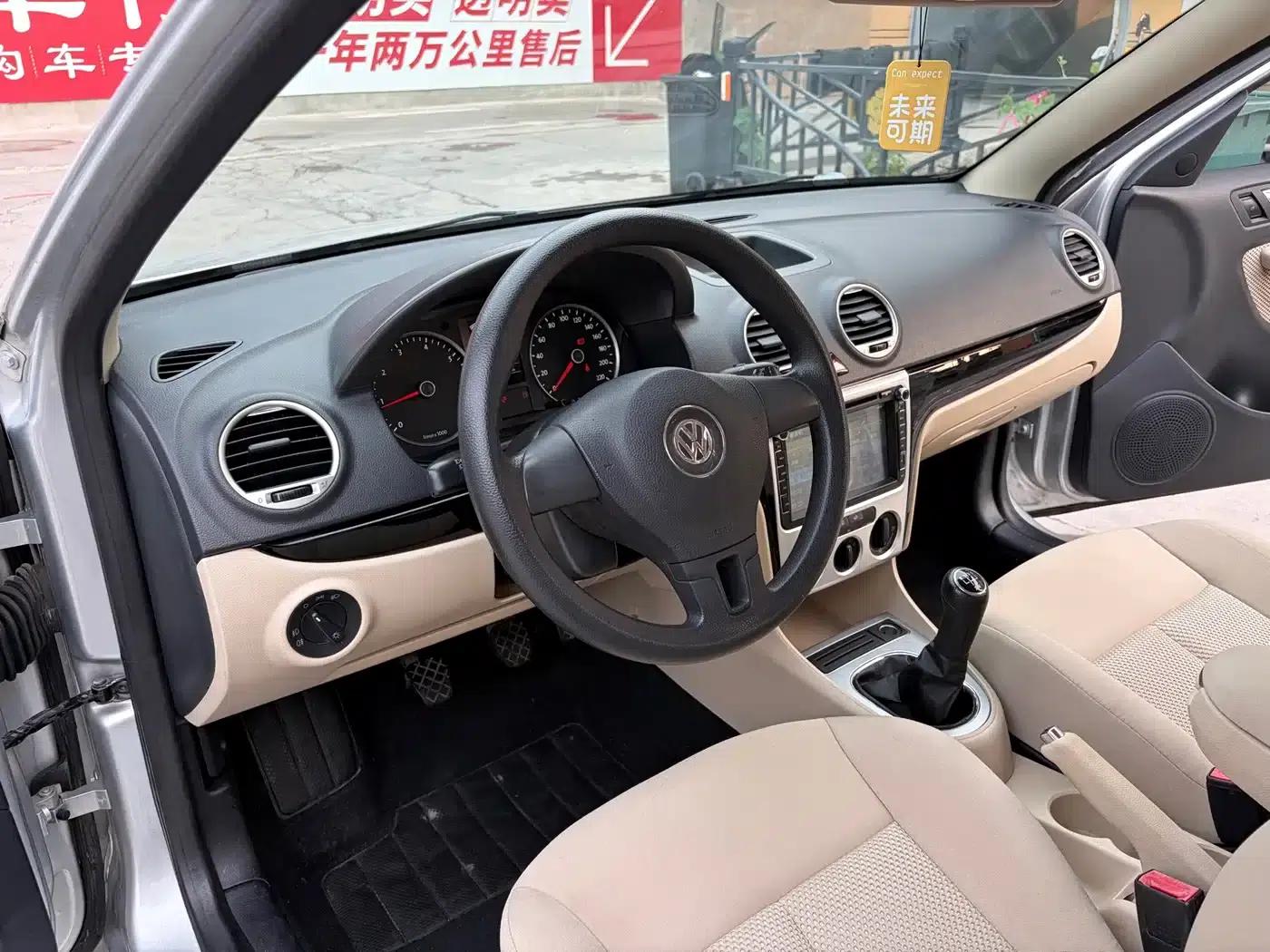 2013 Volkswagen Lavida Classic 1.6L Manual Fashion Edition — миниатюра 4
