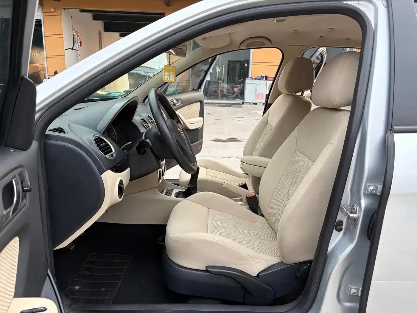 2013 Volkswagen Lavida Classic 1.6L Manual Fashion Edition — миниатюра 5