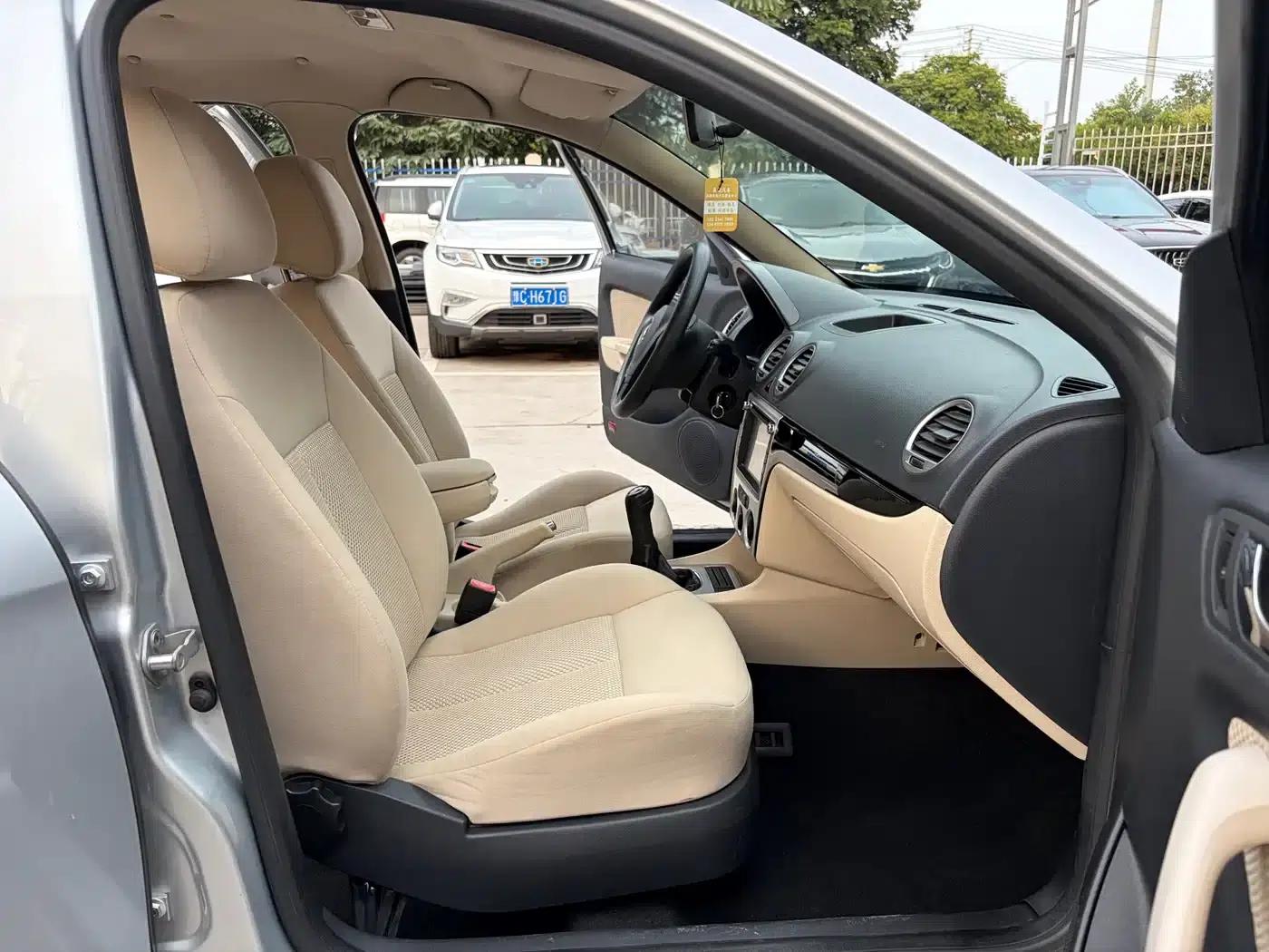 2013 Volkswagen Lavida Classic 1.6L Manual Fashion Edition — миниатюра 6