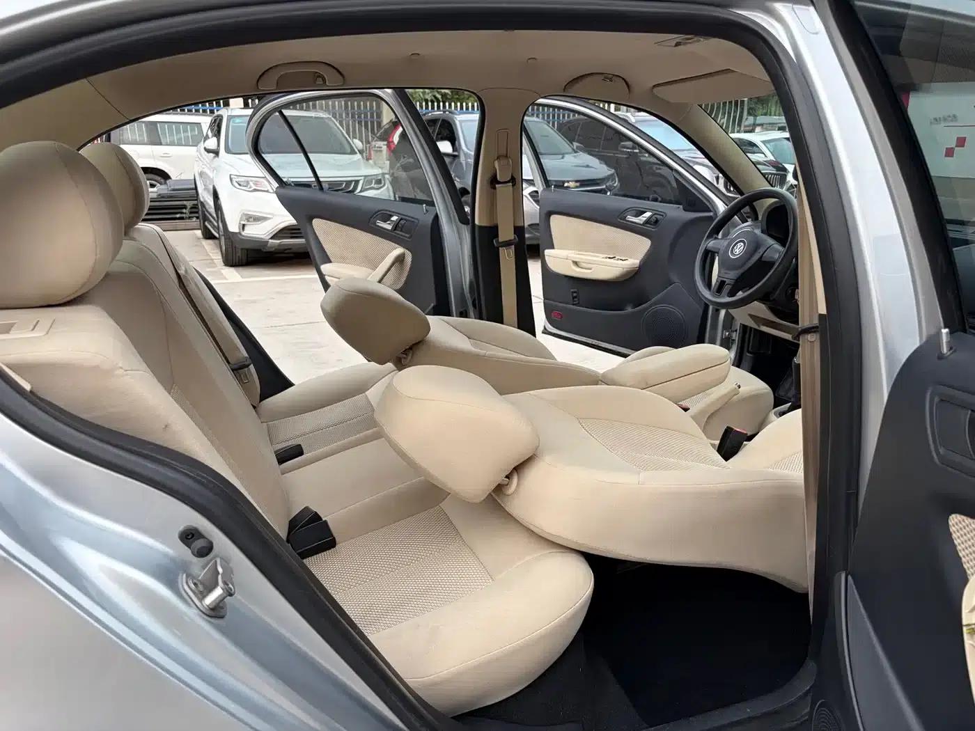2013 Volkswagen Lavida Classic 1.6L Manual Fashion Edition — миниатюра 7