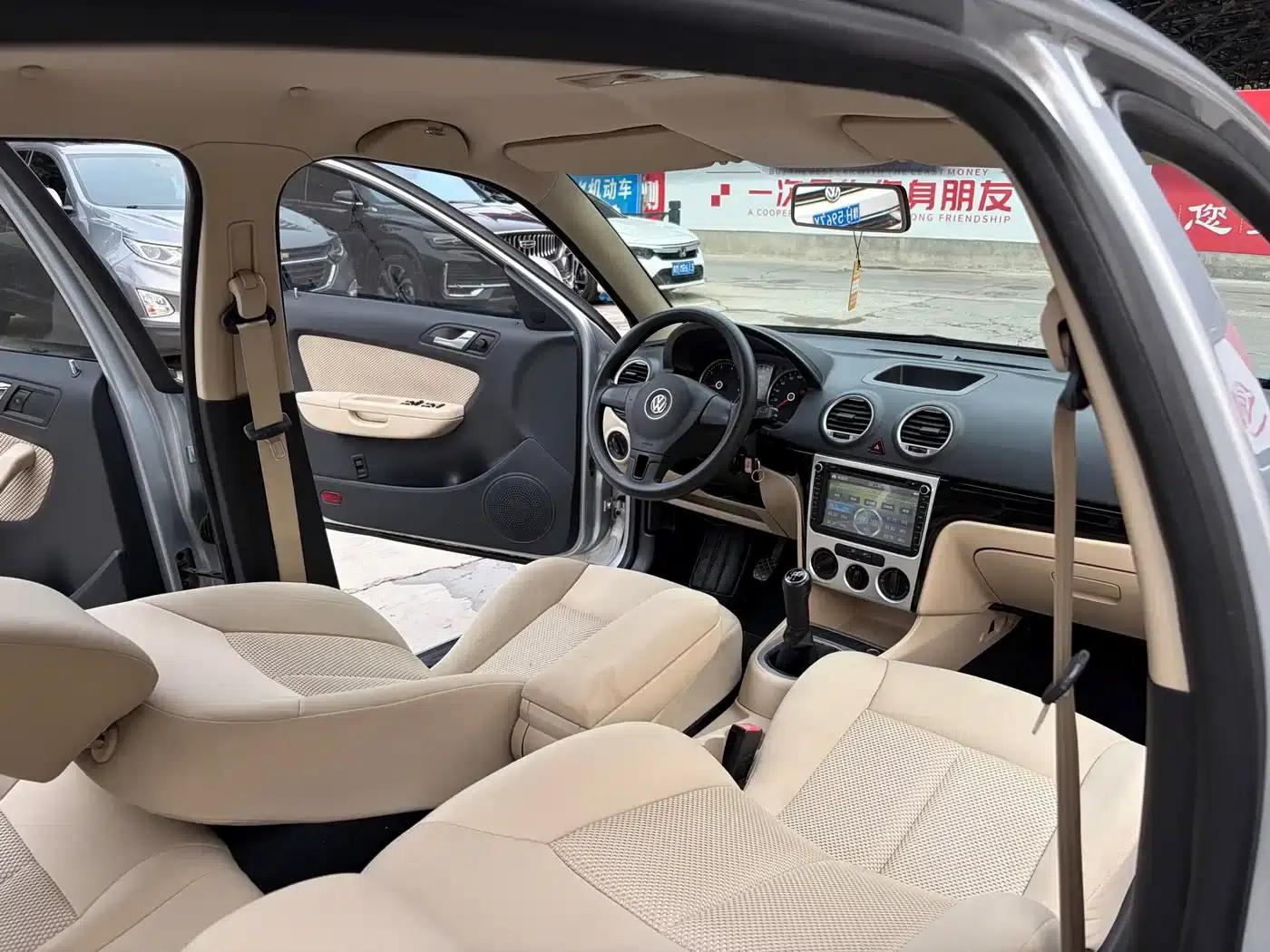 2013 Volkswagen Lavida Classic 1.6L Manual Fashion Edition — миниатюра 8