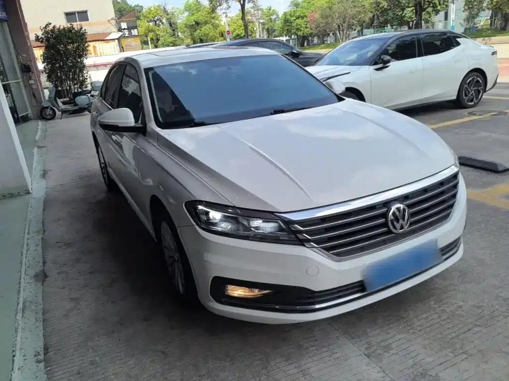 2019 Volkswagen Lavida 1.5L Automatic Comfort Edition (China VI Emission Standard) — миниатюра 4