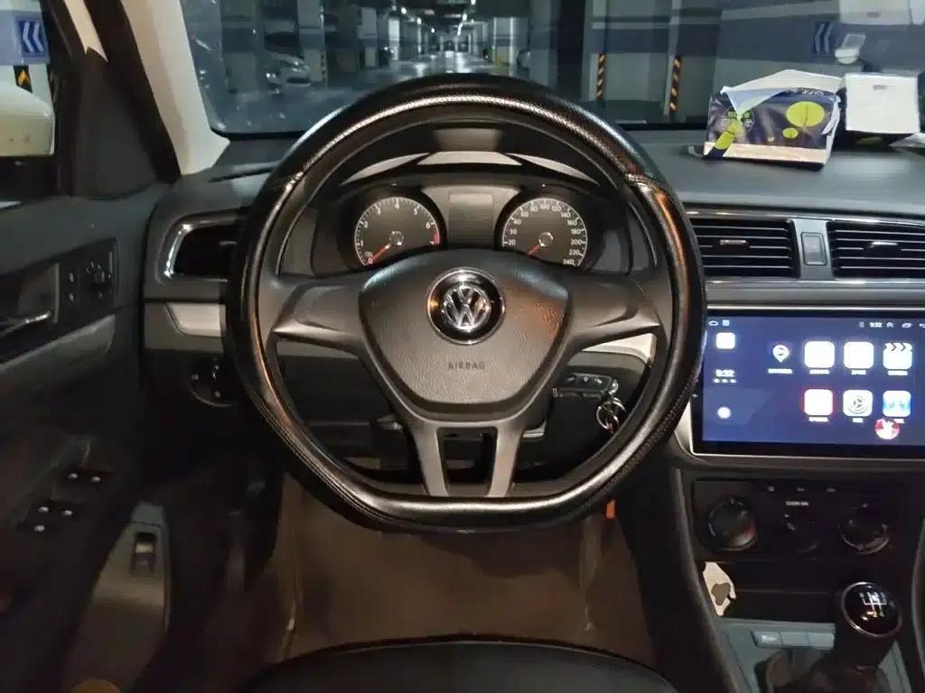 2017 Volkswagen Lavida 1.6L Manual Fashion Edition — миниатюра 3