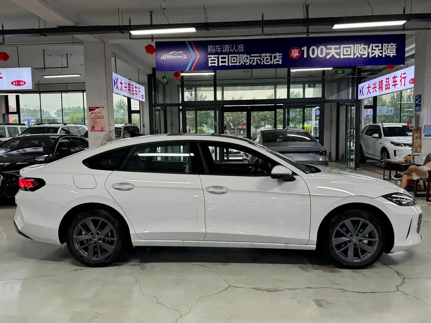 Lamando 2026 Model, Lamando L 300TSI Dynamic Edition — миниатюра 4