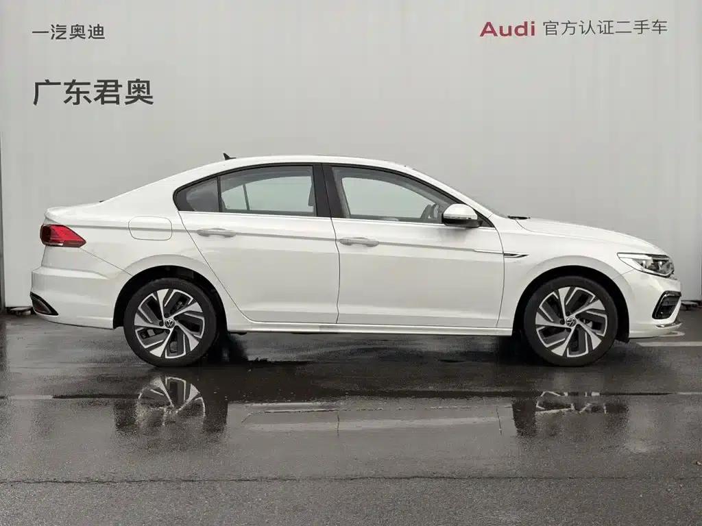 2025 Volkswagen Bora 300TSI DSG Premium Edition — миниатюра 3