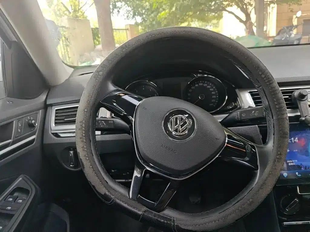 2017 Volkswagen Bora 1.6L Manual Comfort Model — миниатюра 3