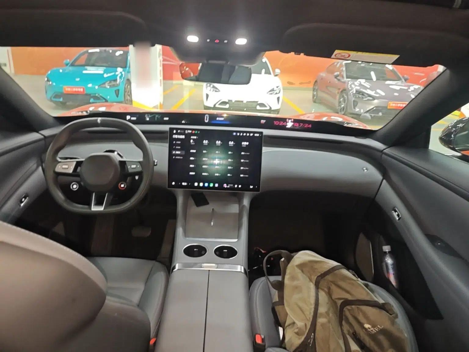 Xiaomi Auto YU7 2025 Ultra-Long Range Rear-Wheel Drive Version — миниатюра 12