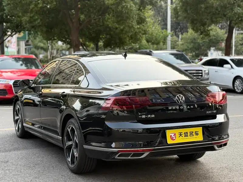 Volkswagen Magotan 2023 2 Millionth Unit Commemorative Edition 330TSI DSG Leading Model — миниатюра 3