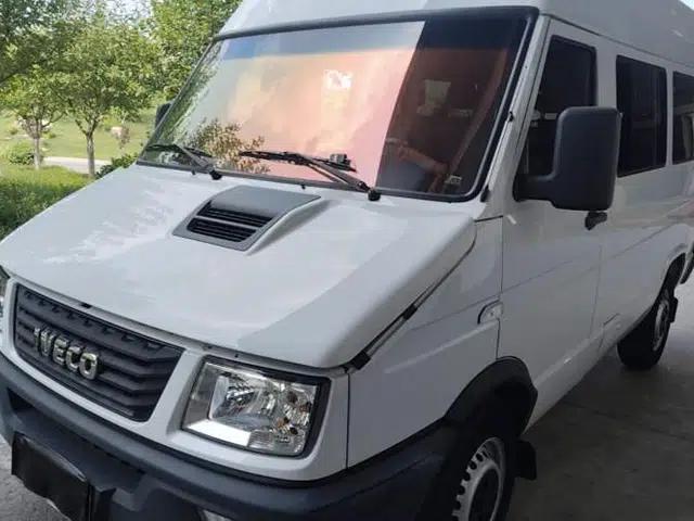 Iveco Daily 2021 2.5T A35 M1 Passenger Van 5-9 Seater Short Wheelbase Mid-Roof Design Single Tire Manual Doors