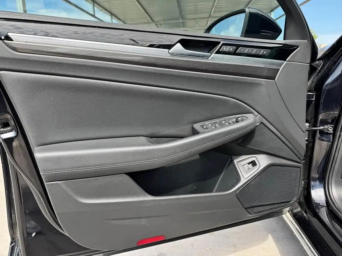 Phideon 2018 Facelift 380TSI 2WD Business Edition — миниатюра 8