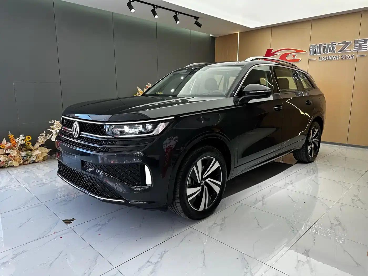 2023 Range Rover 380TSI AWD R-Line Touring Edition — миниатюра 1