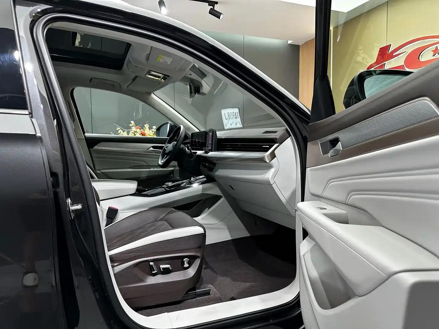 2023 Range Rover 380TSI AWD R-Line Touring Edition — миниатюра 11