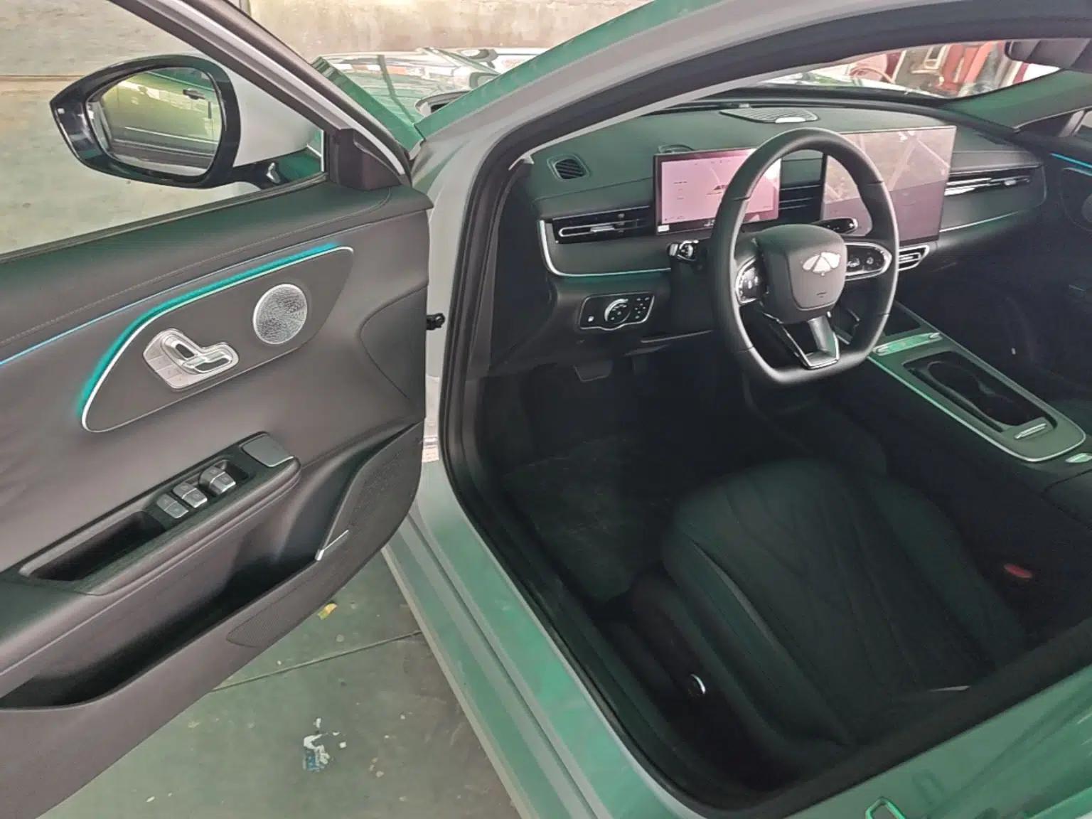 Chery Fengyun A8L 2025 1.5 TGDI 145 km Luxury Version — миниатюра 18