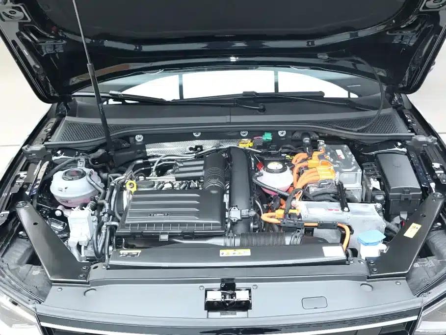 2022 Volkswagen Passat PHEV GTE Luxury Edition — миниатюра 12