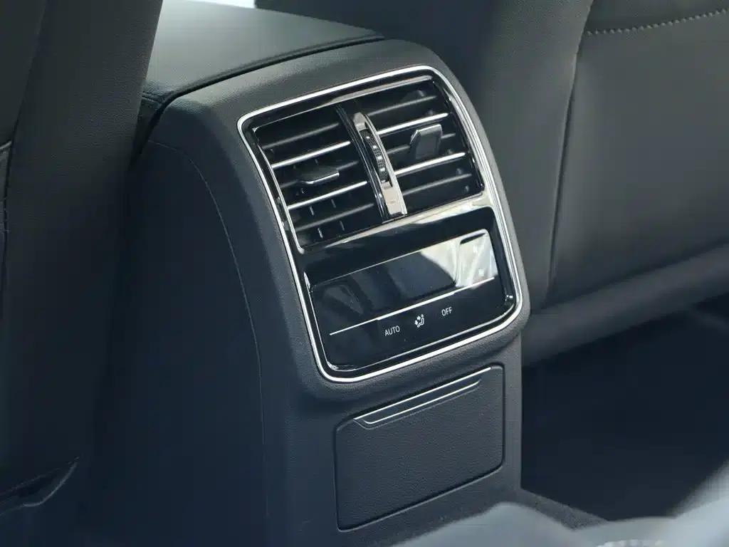 2022 Volkswagen Passat PHEV GTE Luxury Edition — миниатюра 7